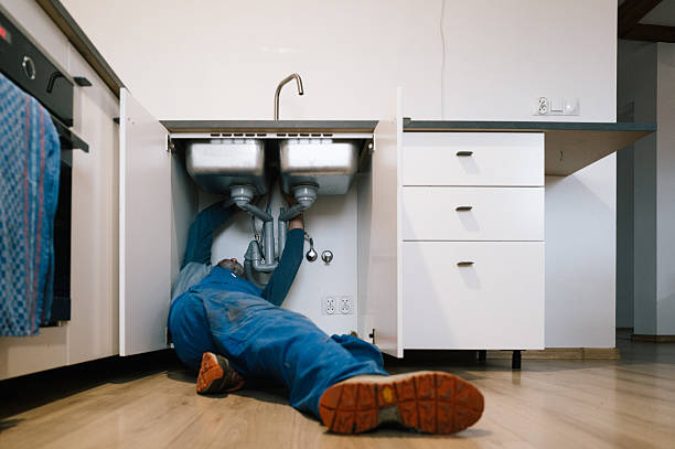 Professional Plumbing technician working in Itasca, TX